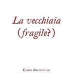 Copertina del libro "La vecchiaia (fragile)" di Aurelia Florea, sociologa, che racconta la sua esperienza in una casa di riposo, riflettendo sulla condizione degli anziani fragili.